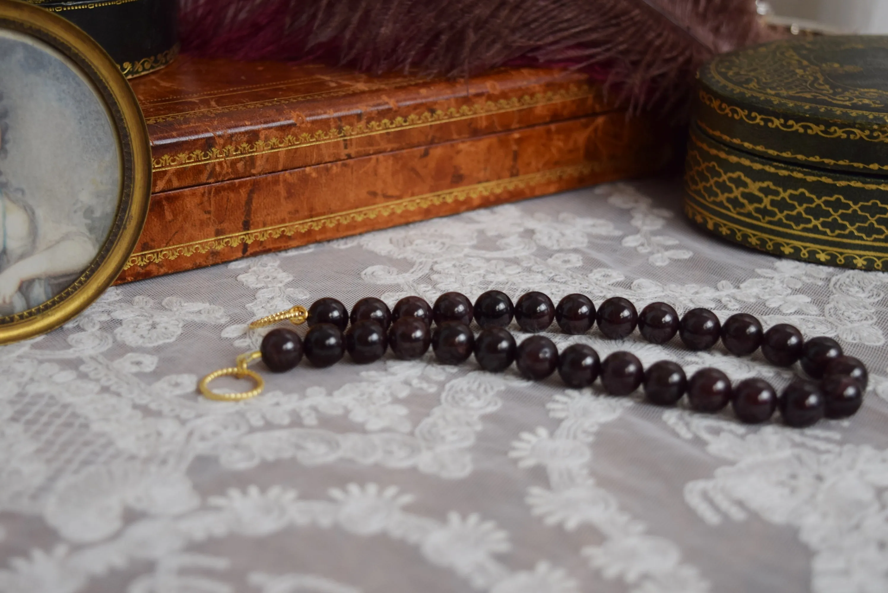 18th Century-style beaded Garnet Necklace