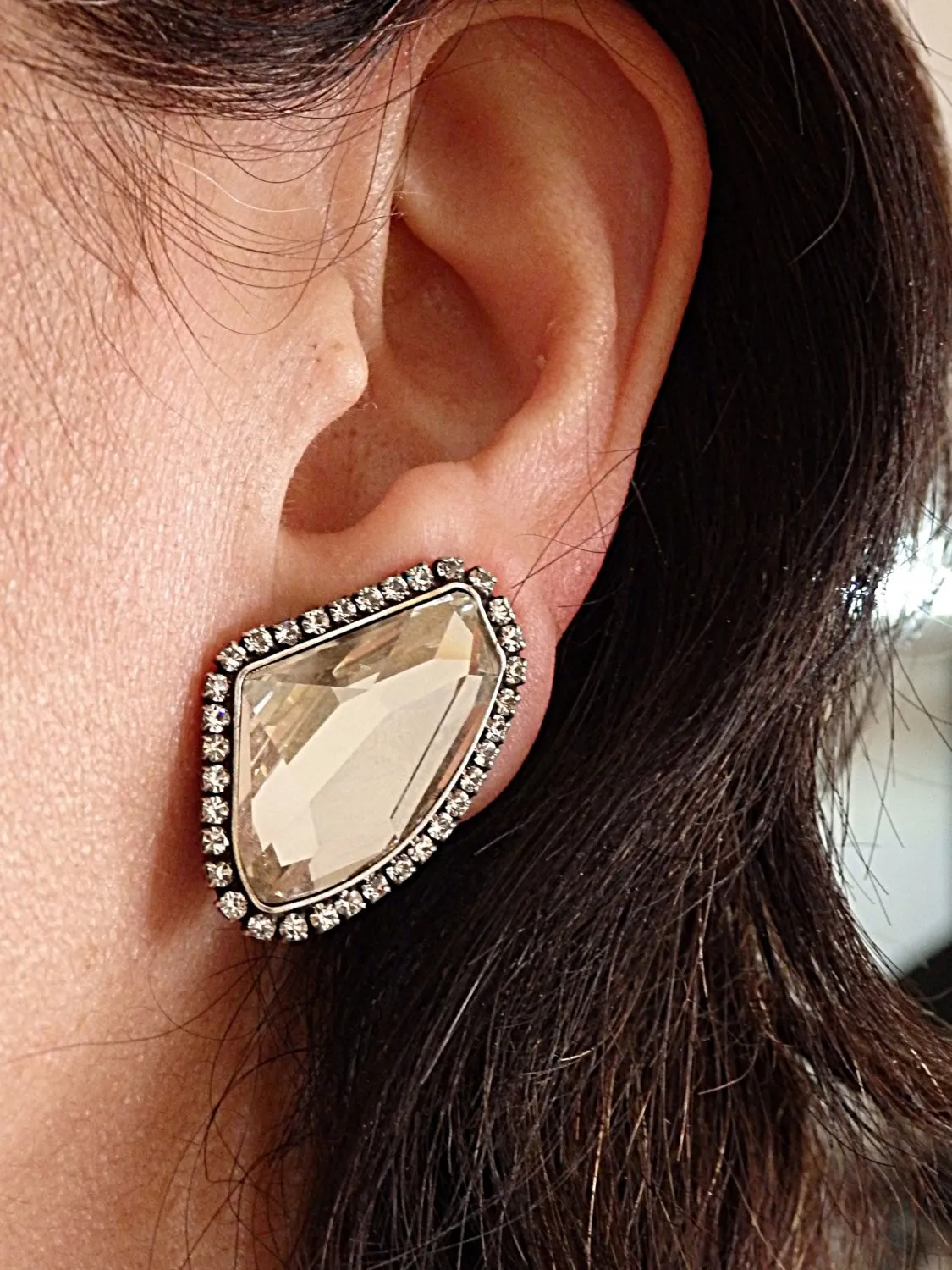 Asymmetric clip on earrings