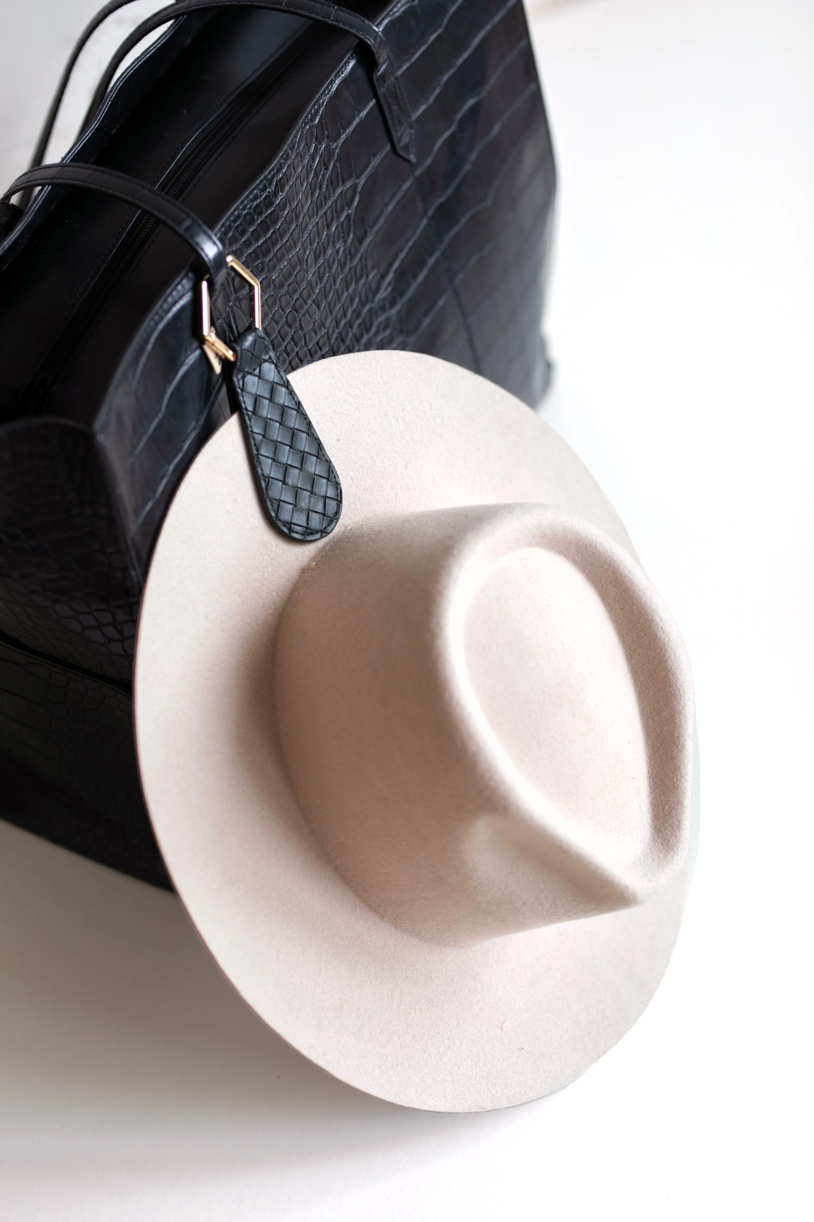 Black Woven Hat Clip