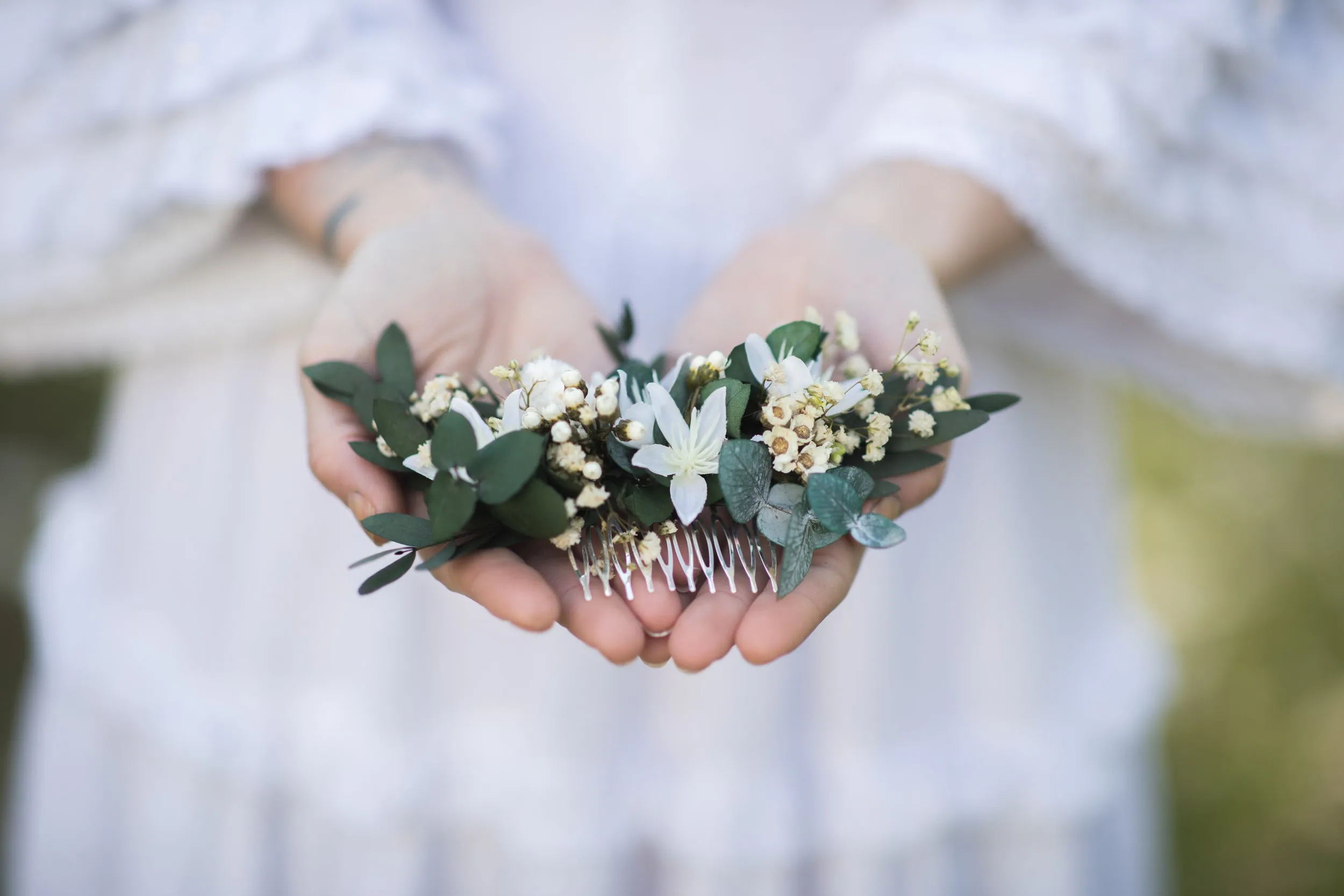 Boho bridal comb Natural greenery hair comb Flower headpiece for bride Preserved eucalyptus comb White and green flower comb Magaela