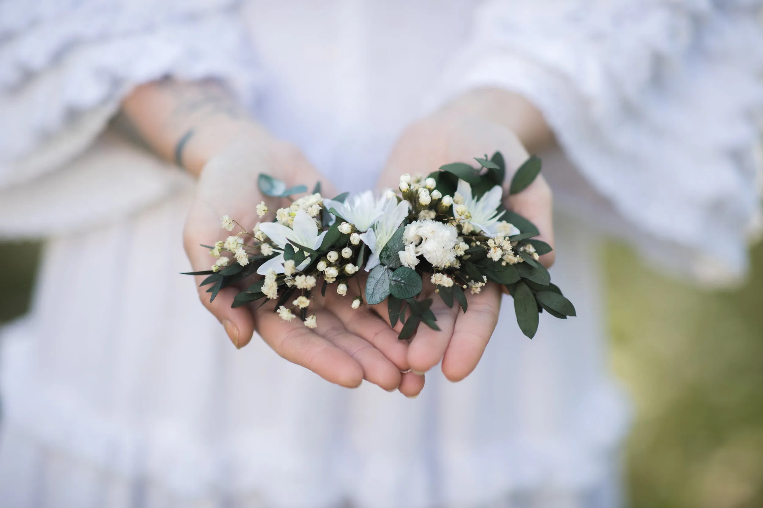 Boho bridal comb Natural greenery hair comb Flower headpiece for bride Preserved eucalyptus comb White and green flower comb Magaela