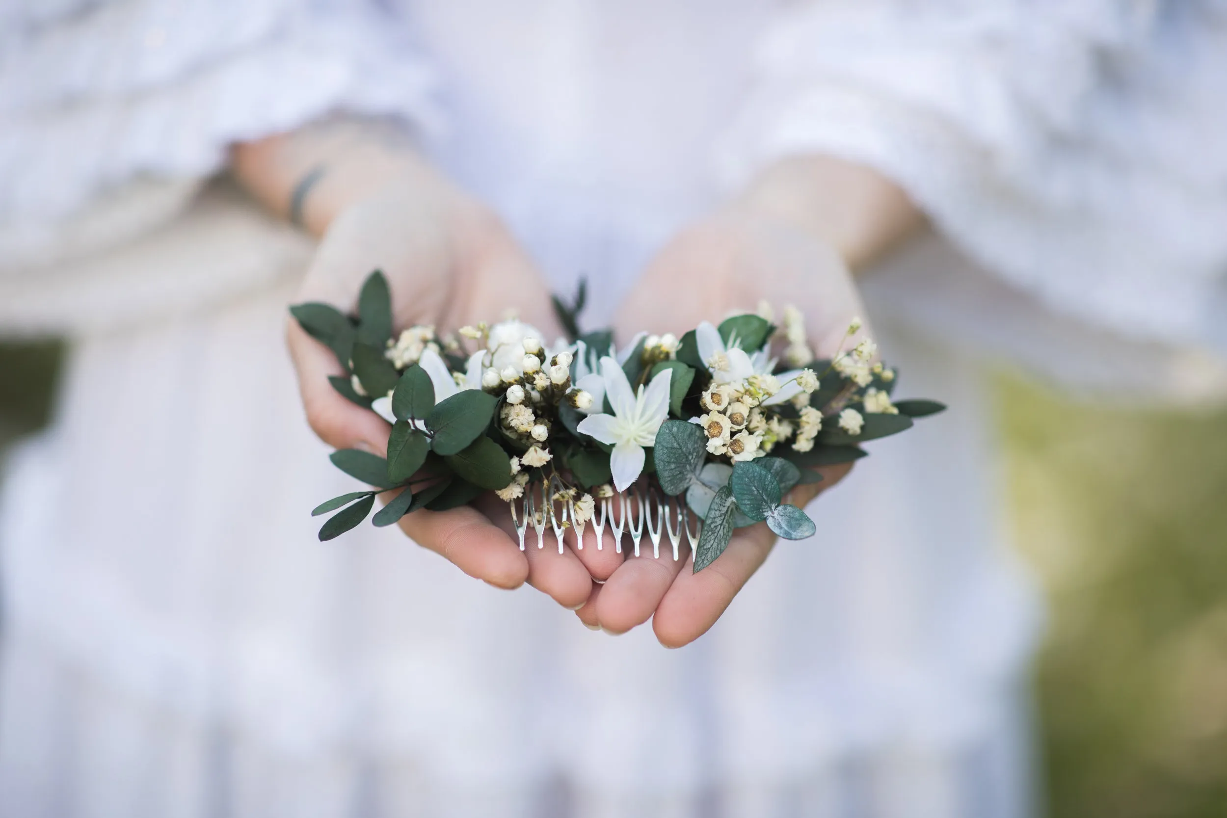 Boho bridal comb Natural greenery hair comb Flower headpiece for bride Preserved eucalyptus comb White and green flower comb Magaela