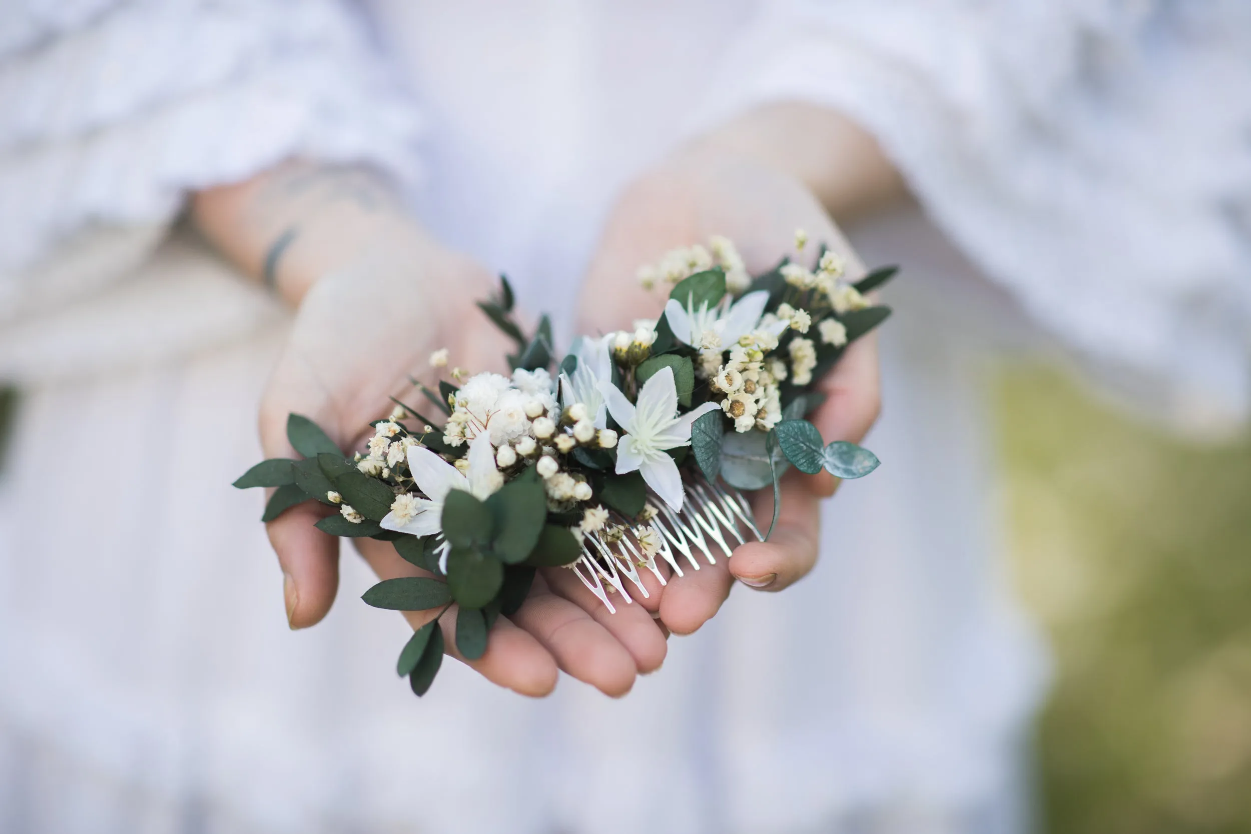 Boho bridal comb Natural greenery hair comb Flower headpiece for bride Preserved eucalyptus comb White and green flower comb Magaela