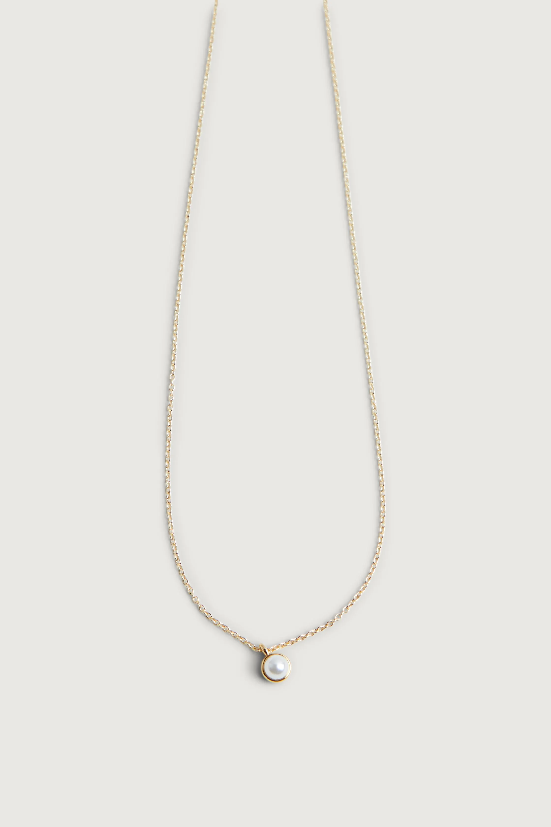 CURB CHAIN NECKLACE WITH PEARL PENDANT