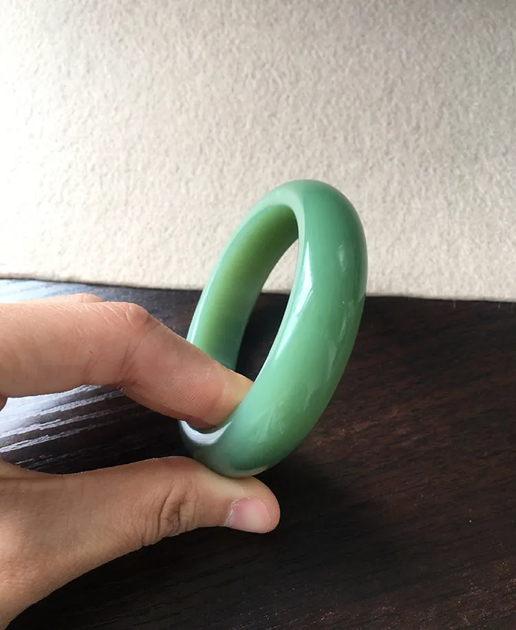 Natural Jade Bangle Nephrite Bangle Internal Diameter 57.5mm NBE047