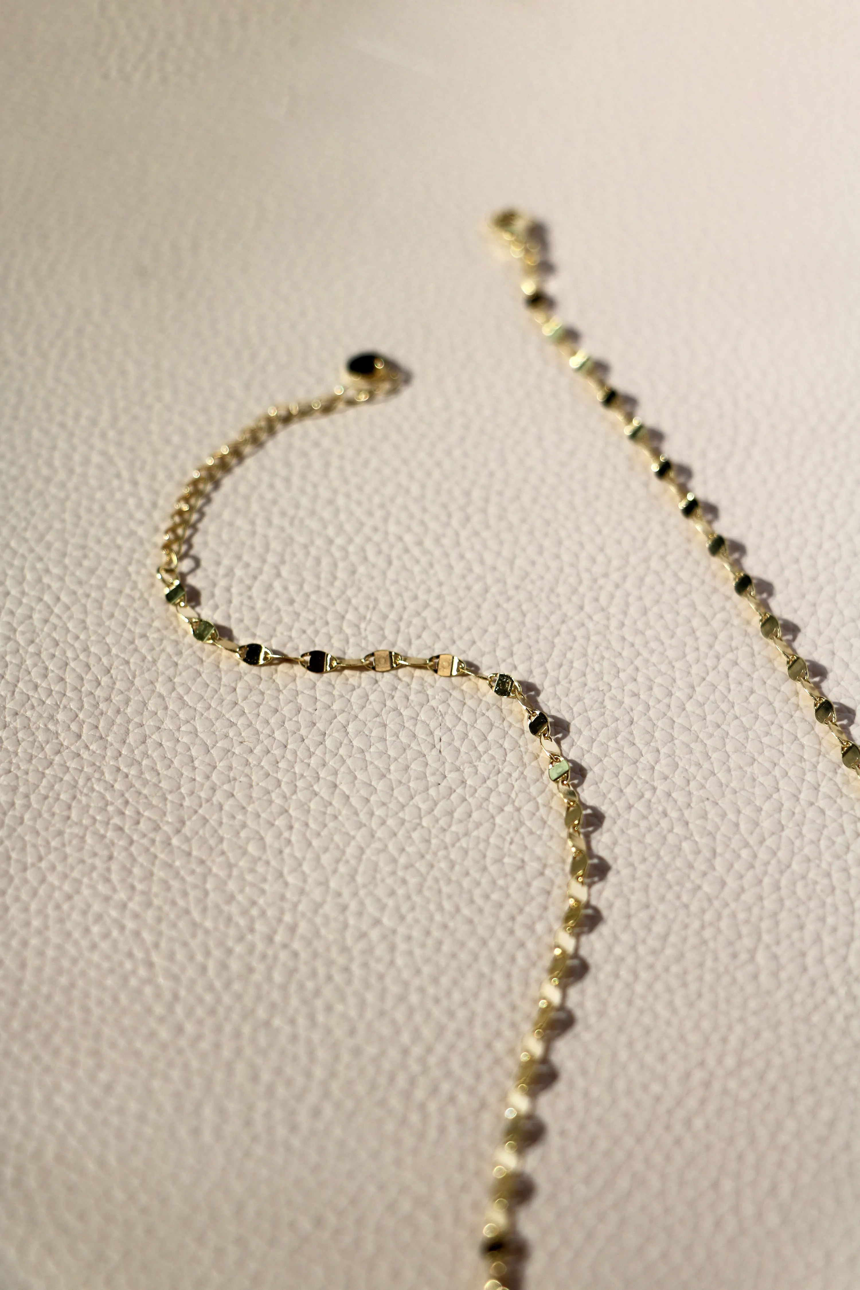 pebble layering chain { gold   silver }