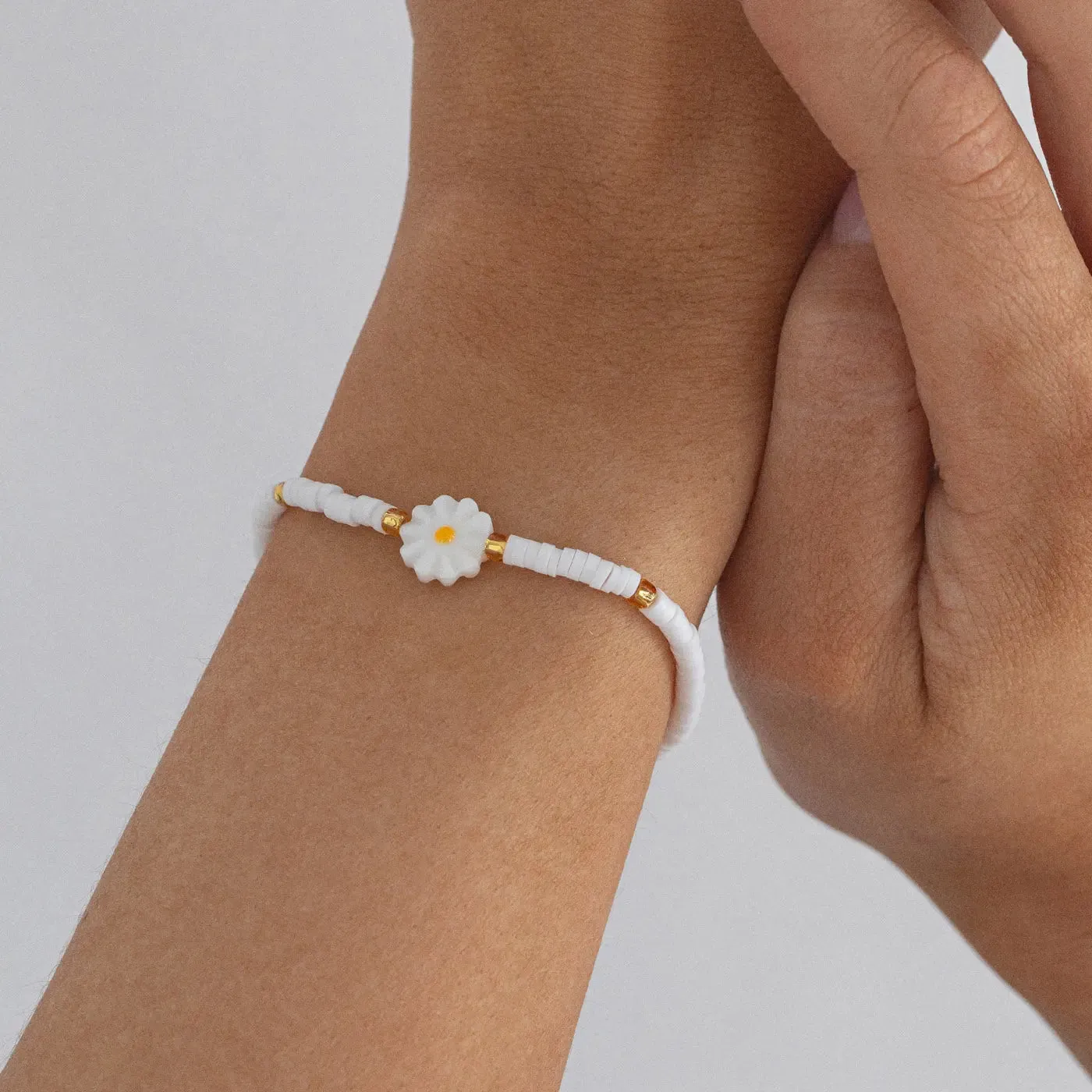 Rita - Daisy White Bead Bracelet